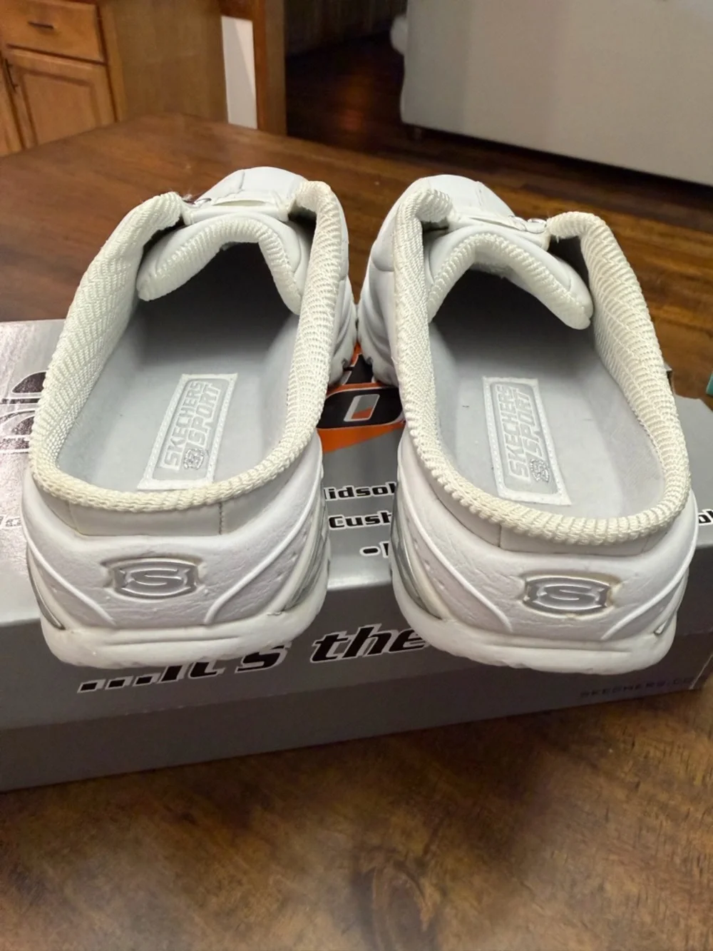Skechers All-White Slip-On Bright Eyes - Picture 3 of 6